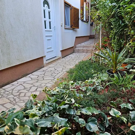 Asterix Apartman Póla